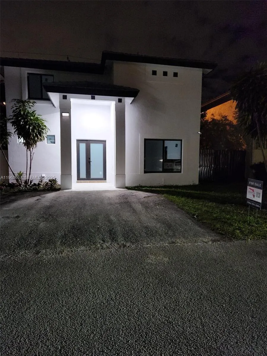 18450 NW 56th Pl, Miami Gardens FL 33055