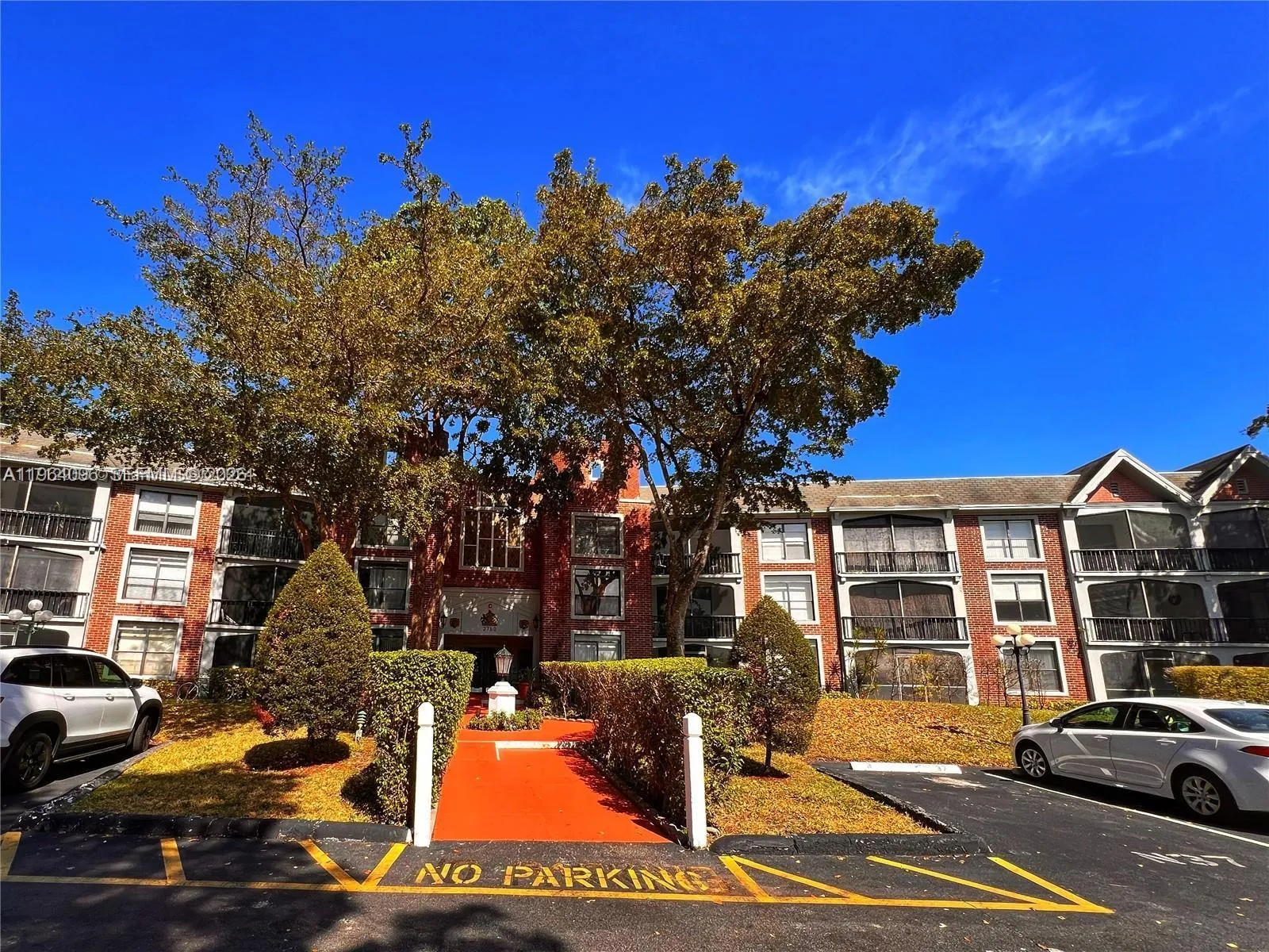 3760 Inverrary Dr # 2R, Lauderhill FL 33319