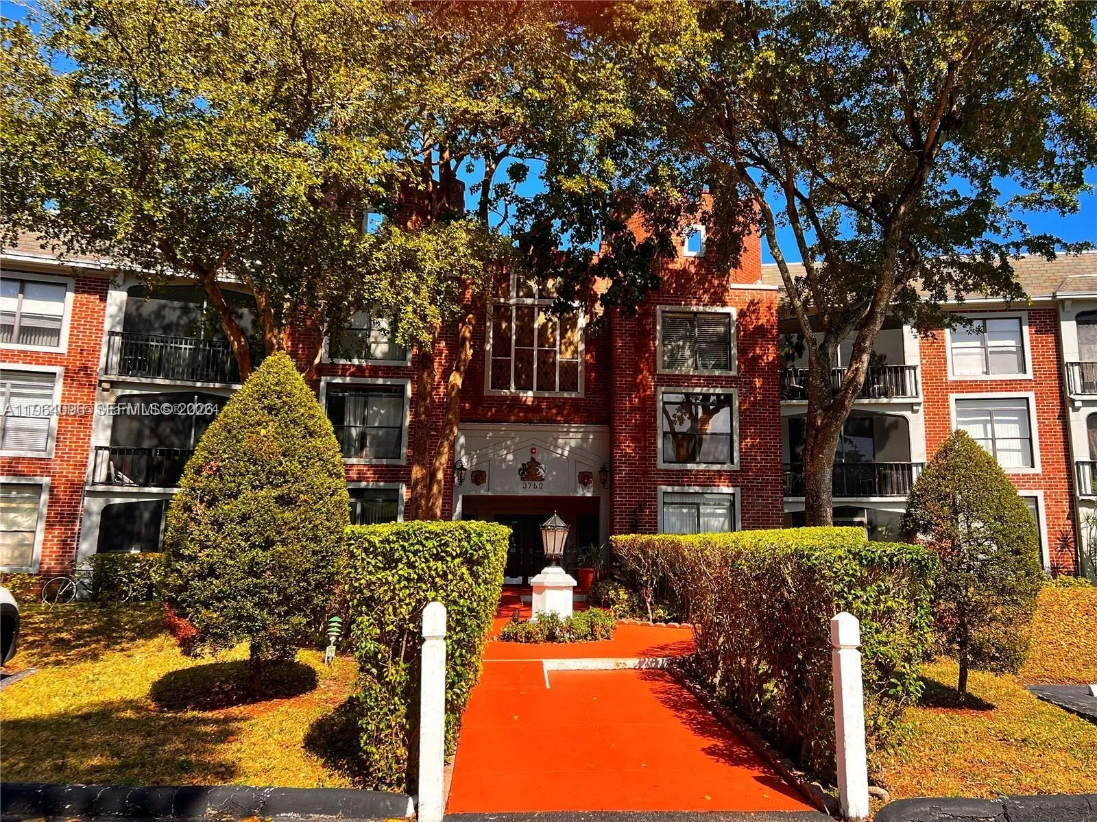 3760 Inverrary Dr # 2R, Lauderhill FL 33319