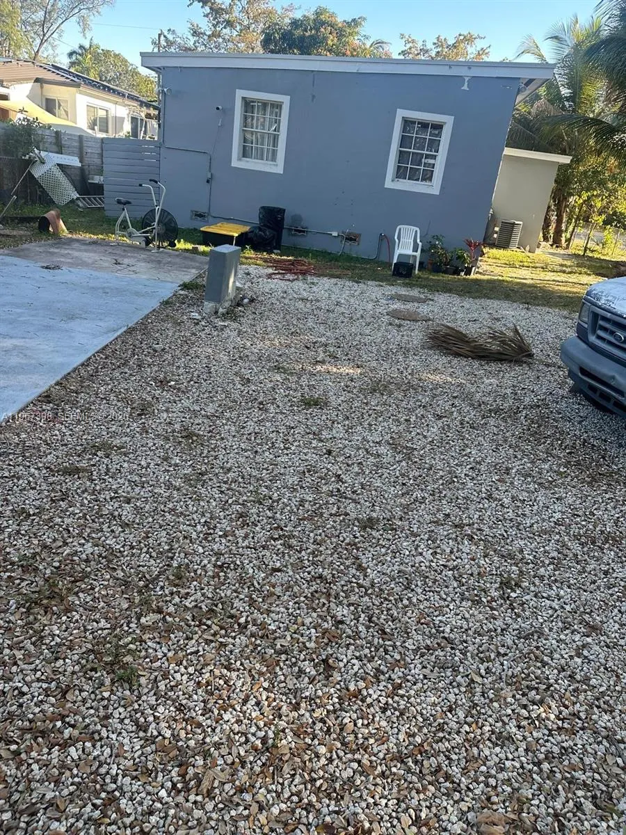 1005 NE 145th St, North Miami FL 33161