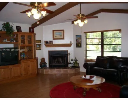 11520 NW 26th St, Plantation FL 33323