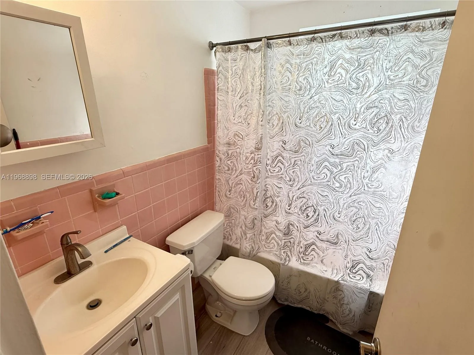 158 Ocean Dr # 203, Miami Beach FL 33139