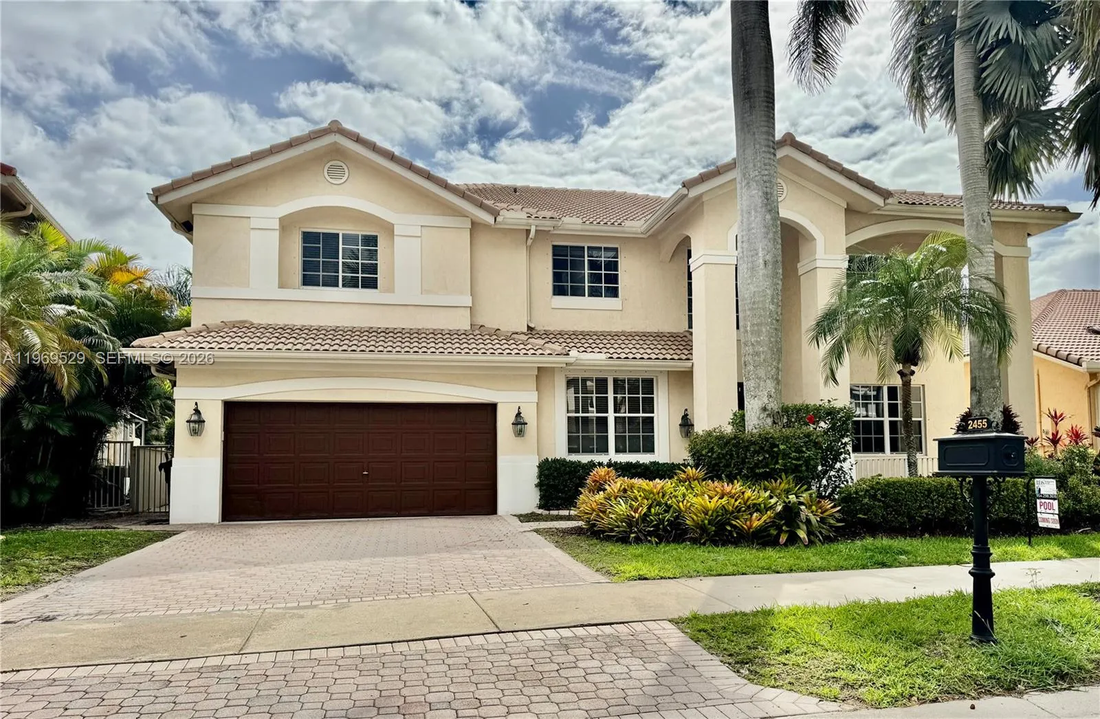 7 bedroom 4 bath for sale at 2455 Greenbrier Ct, Weston FL 33327