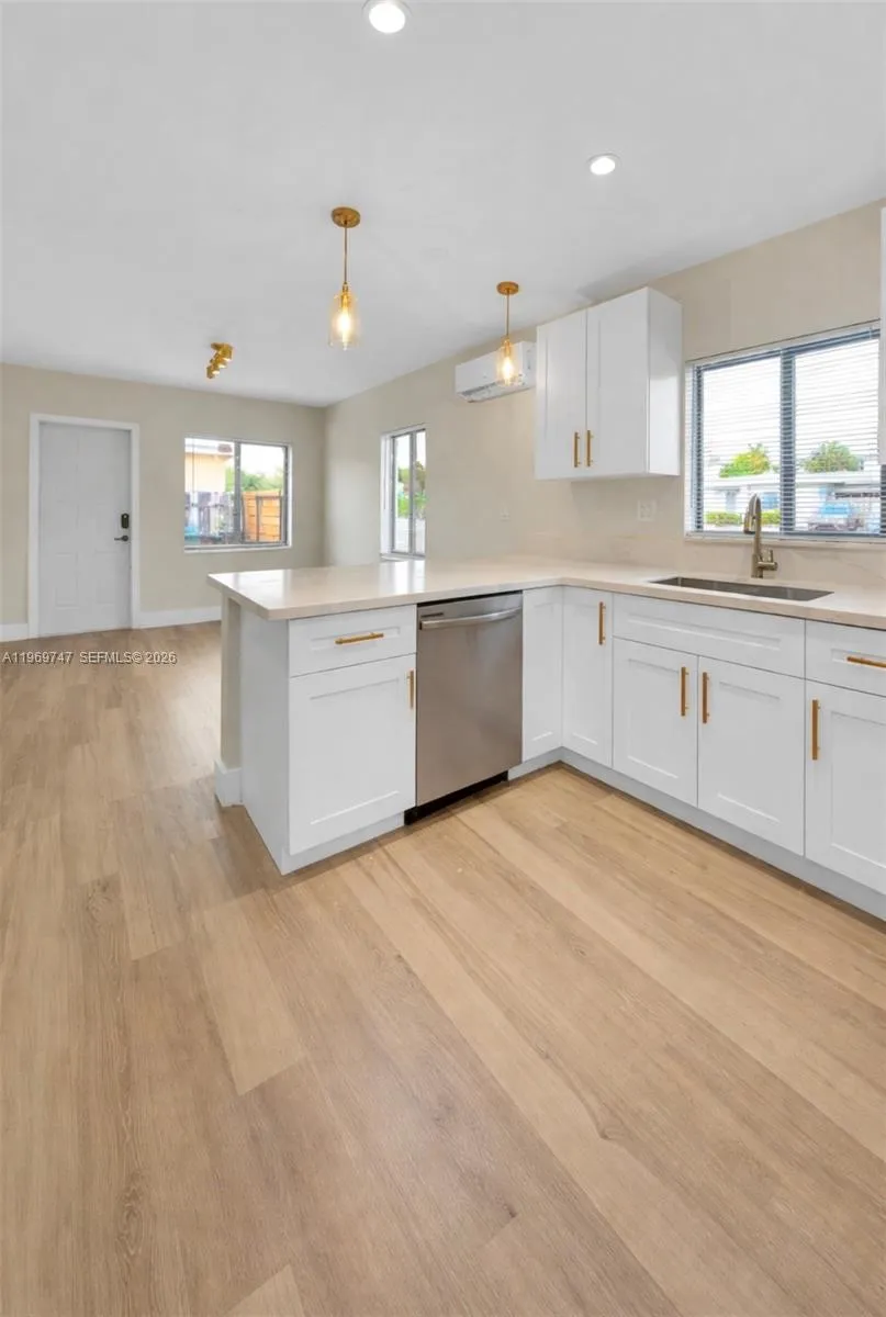 for sale at 1116 NE 15th Ave, Fort Lauderdale FL 33304