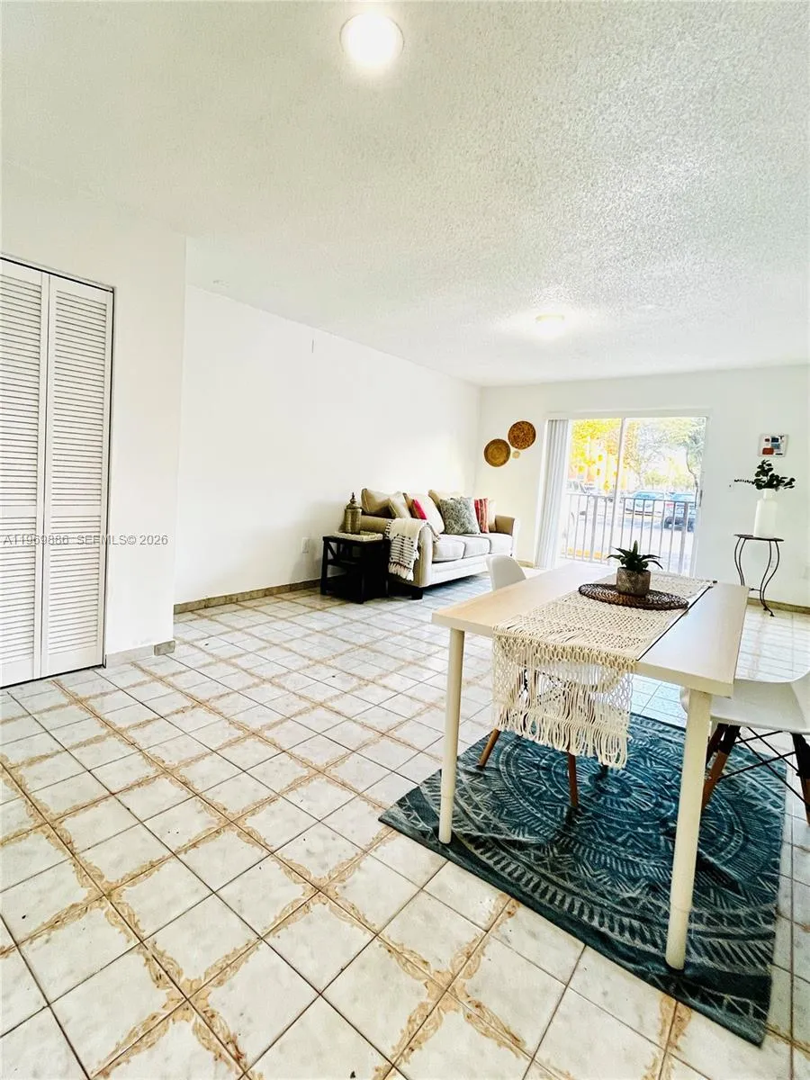 4721 NW 7th St Apt 102-12, Miami FL 33126