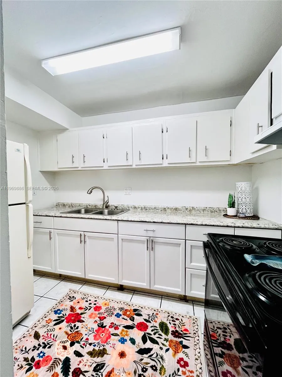 4721 NW 7th St Apt 102-12, Miami FL 33126