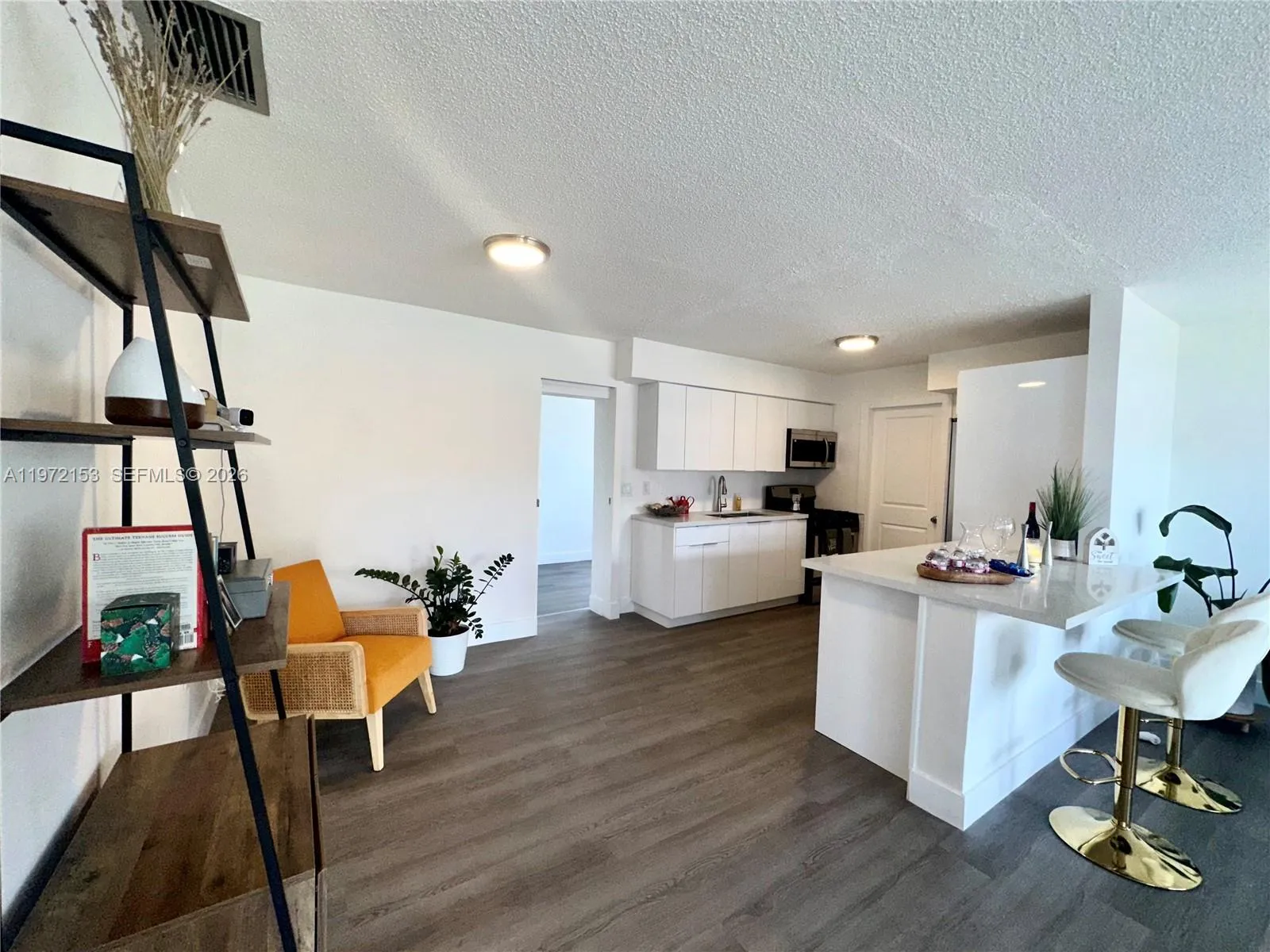 9040 NW 26th Pl, Sunrise FL 33322