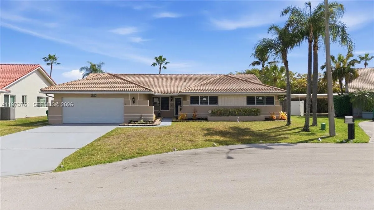 4 bedroom 2 bath for sale at 6520 Olde Moat Way, Davie FL 33331