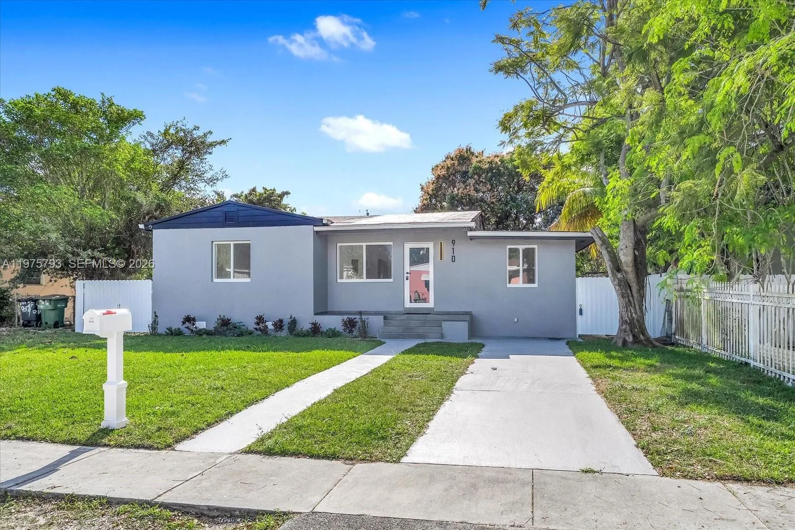 2 bedroom 1 bath for sale at 910 NW 133rd St, North Miami FL 33168