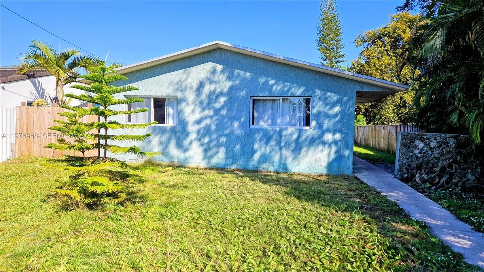 2411 Thomas St, Hollywood FL 33020