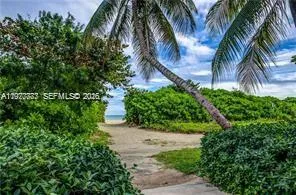 2 bedroom 2 bath for sale at 5555 Collins Ave # 15W, Miami Beach FL 33140