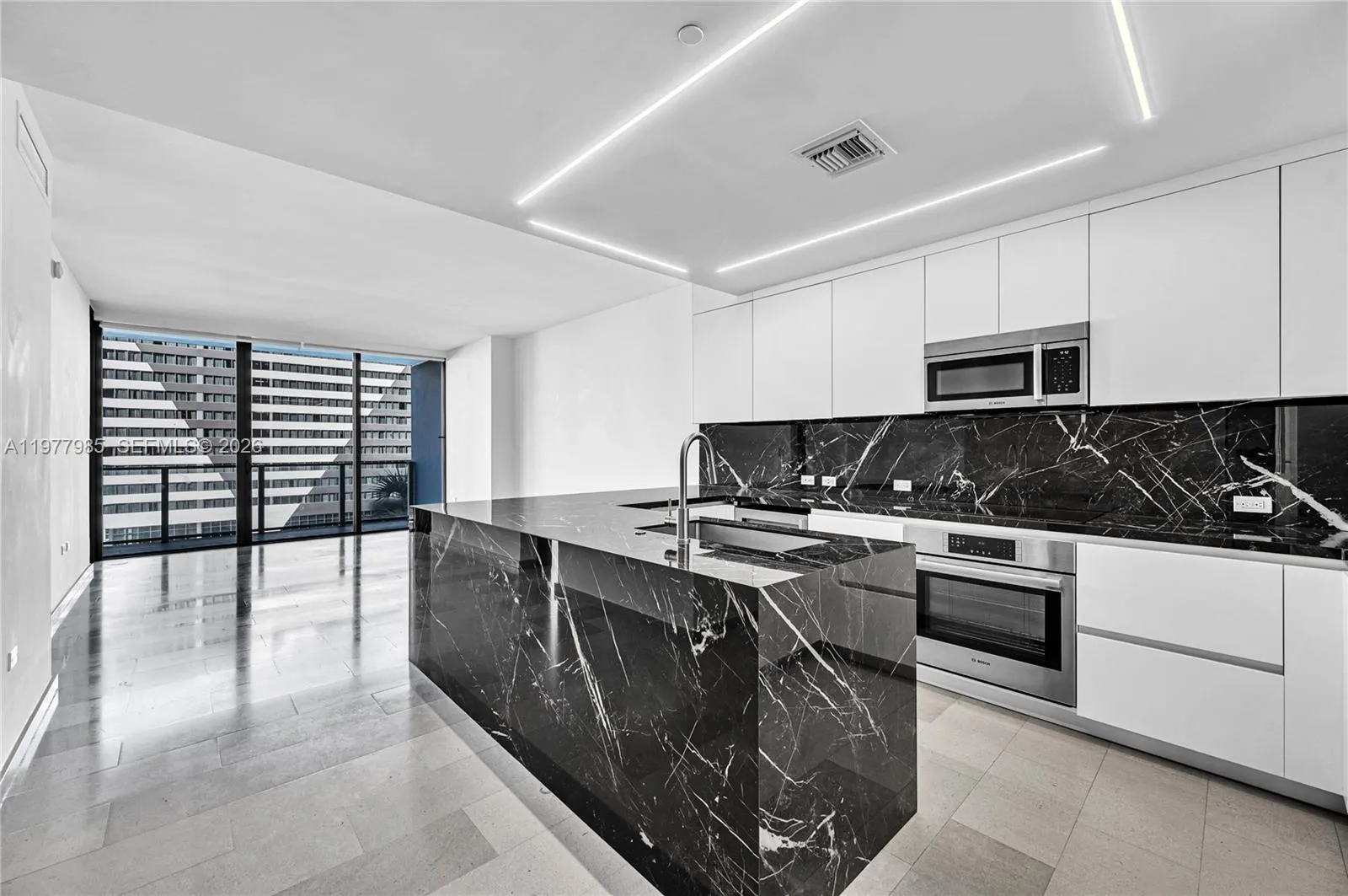 3 bedroom 3 bath for sale at 88 SW 7th St # 806, Miami FL 33130