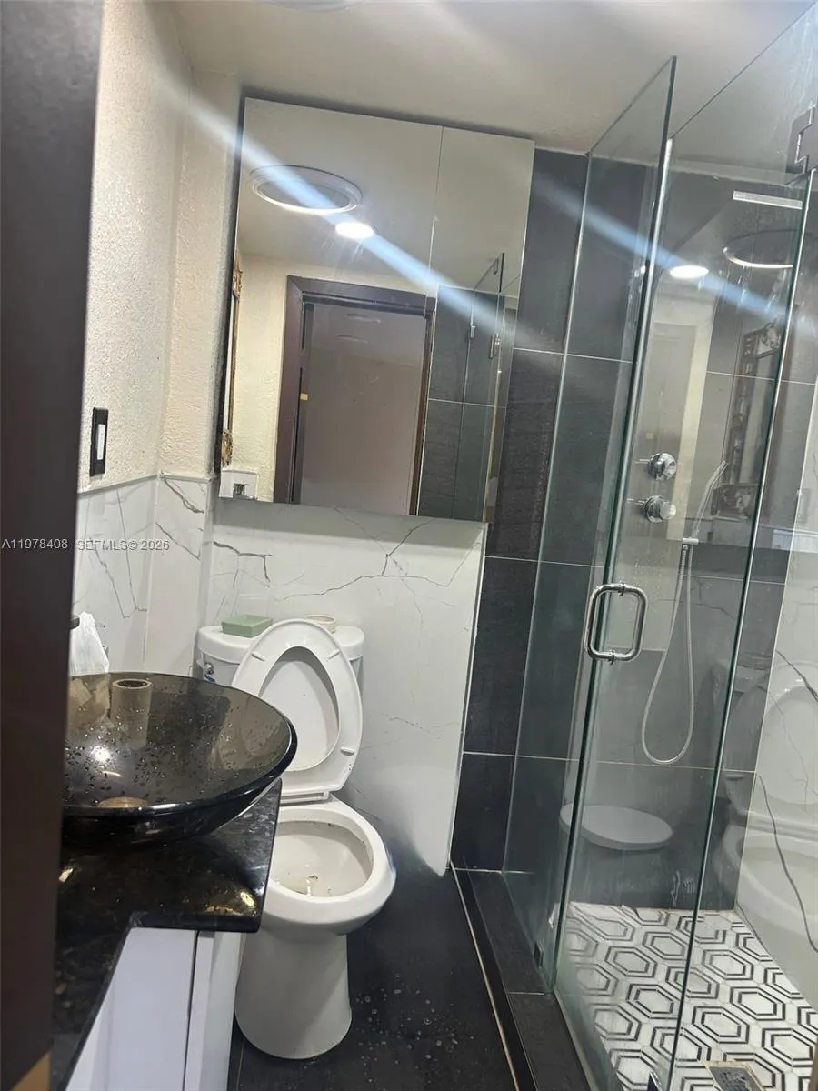 2511 NW 24th St, Miami FL 33142