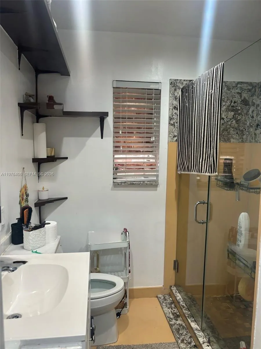 2511 NW 24th St, Miami FL 33142