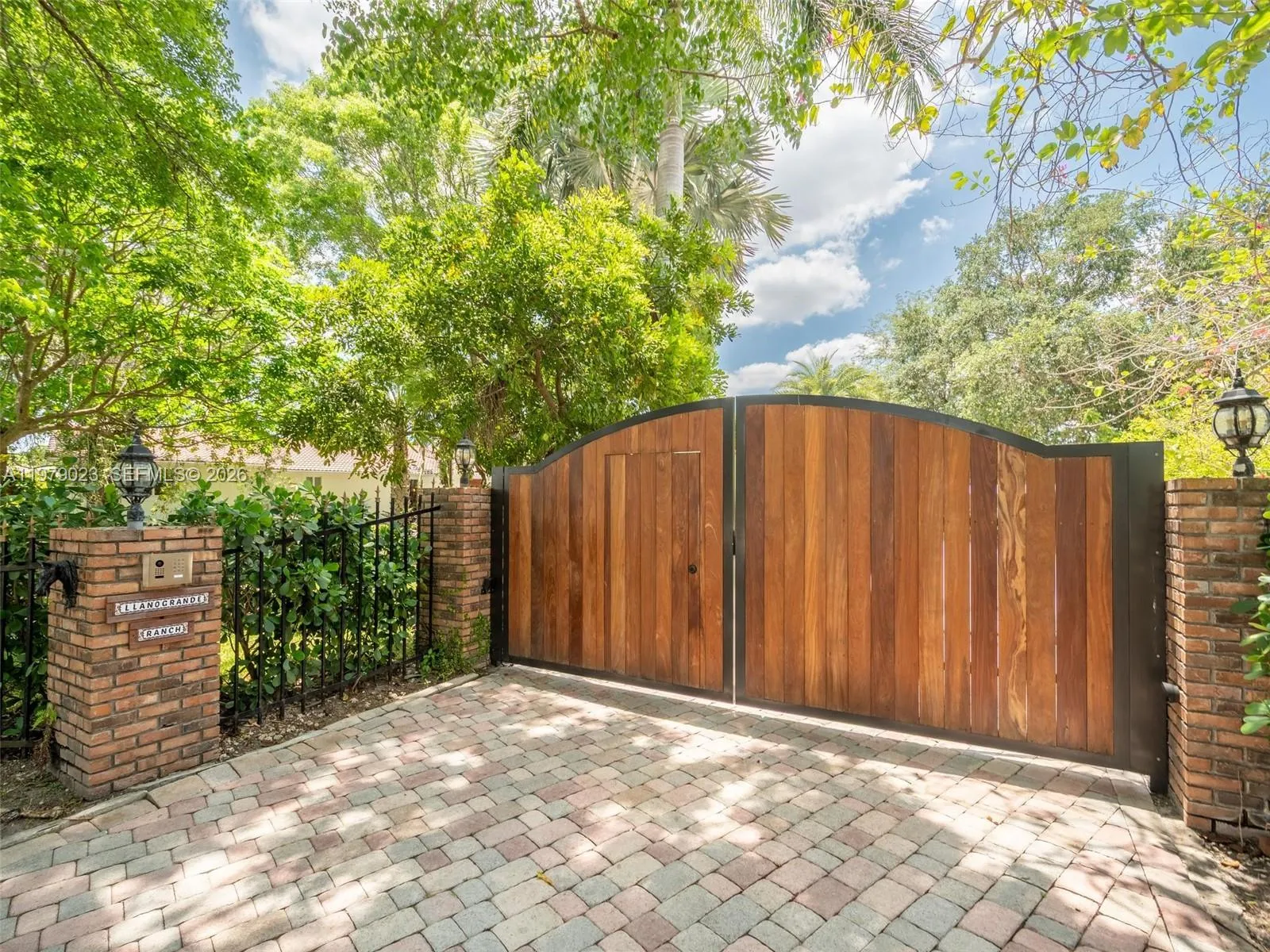 4 bedroom 4 bath for sale at 17220 SW 46th St, Southwest Ranches FL 33331