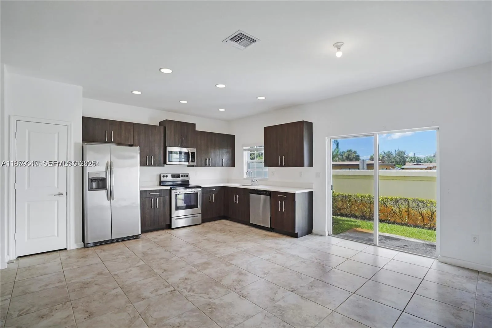 1121 NW 41st Ln, Lauderhill FL 33313