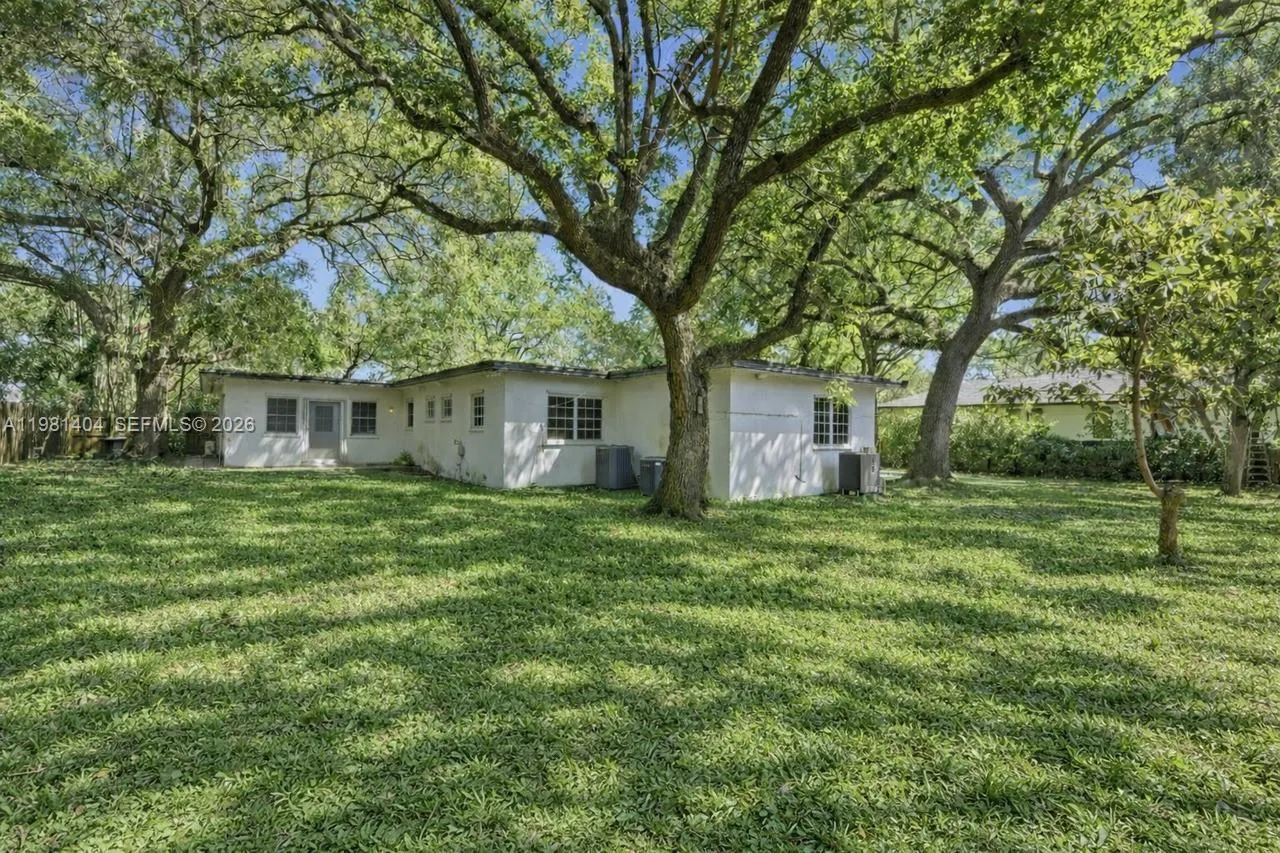 4 bedroom 4 bath for sale at 7870 SW 98th St, Miami FL 33156