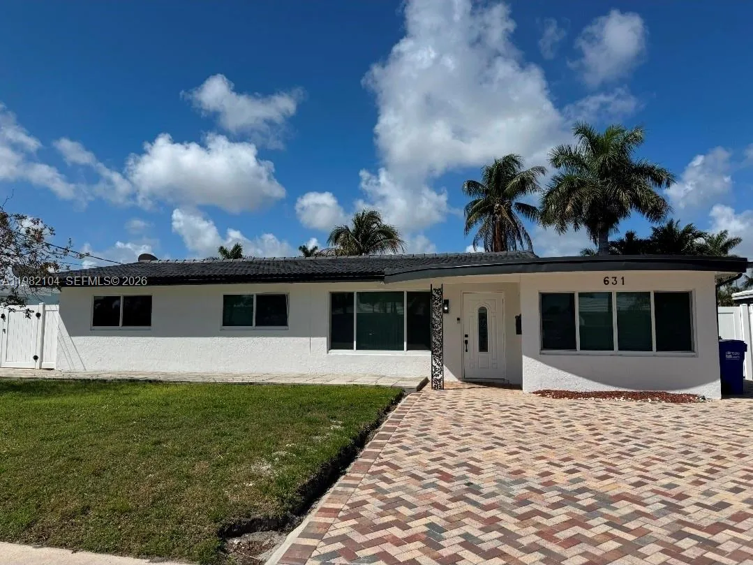 3 bedroom 2 bath for sale at 631 SE 5th Ter, Pompano Beach FL 33060