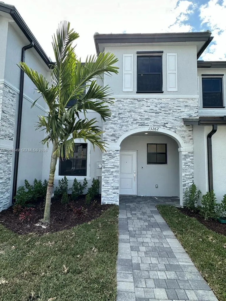 3 bedroom 3 bath for sale at 13262 SW 285th St, Homestead FL 33033