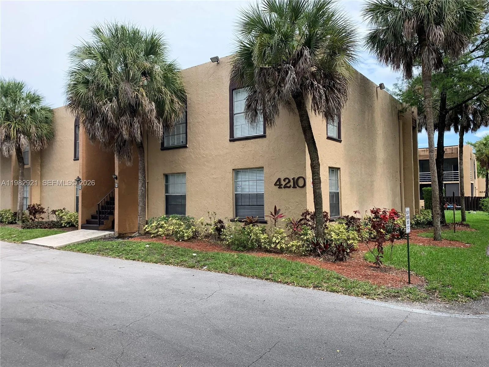 4210 NW 21st St # 102, Lauderhill FL 33313