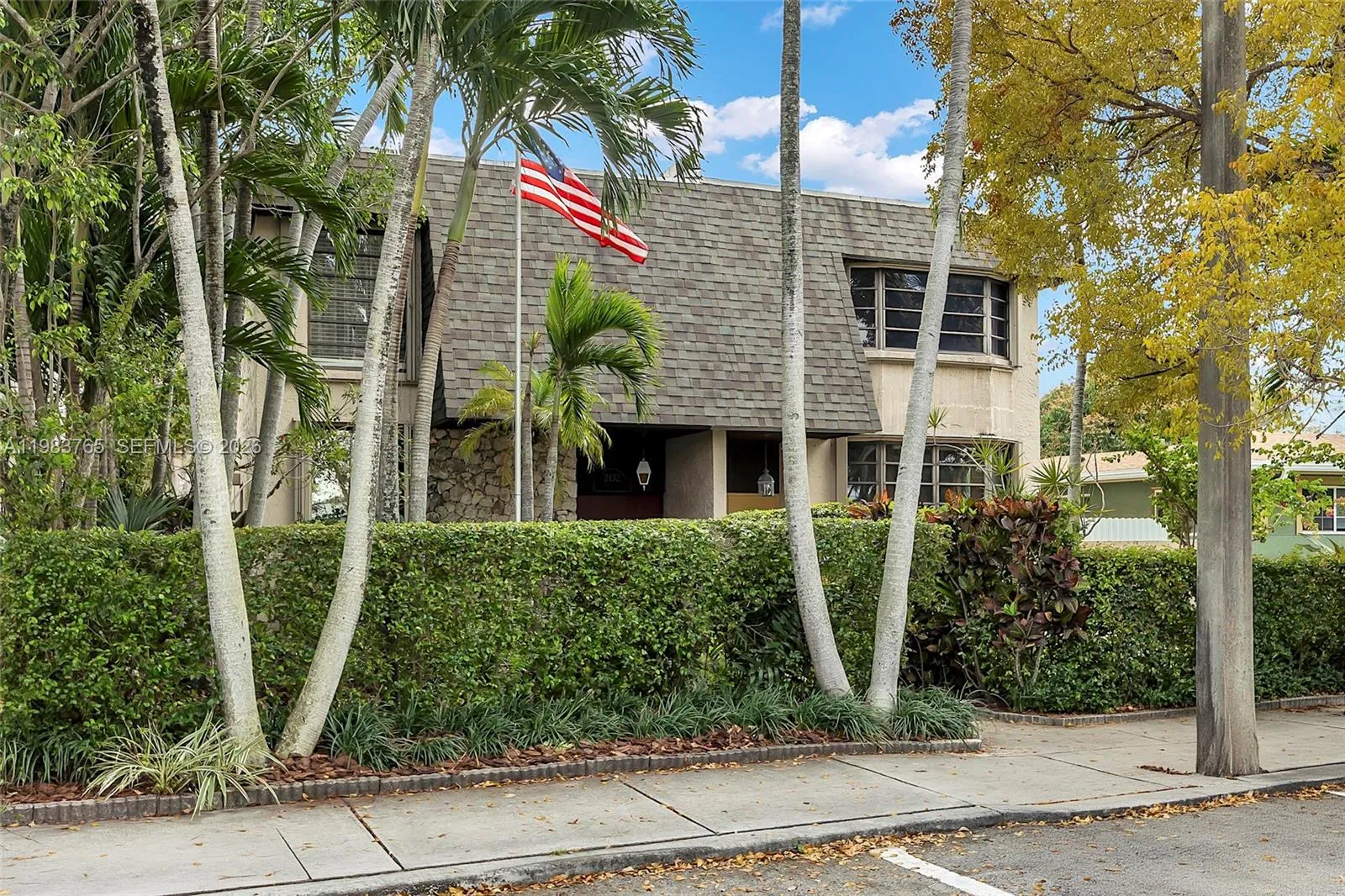 2132 NE 171st St, North Miami Beach FL 33162