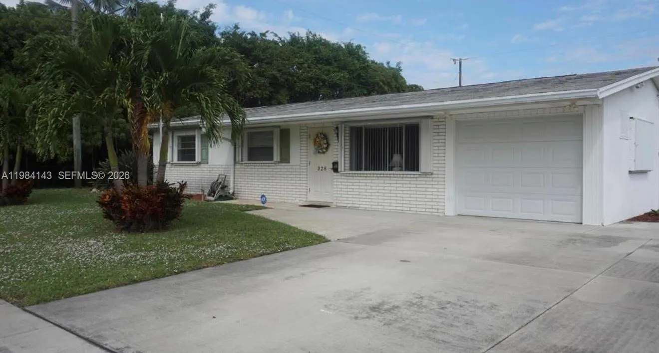 328 Riverdale Rd, Palm Springs FL 33461