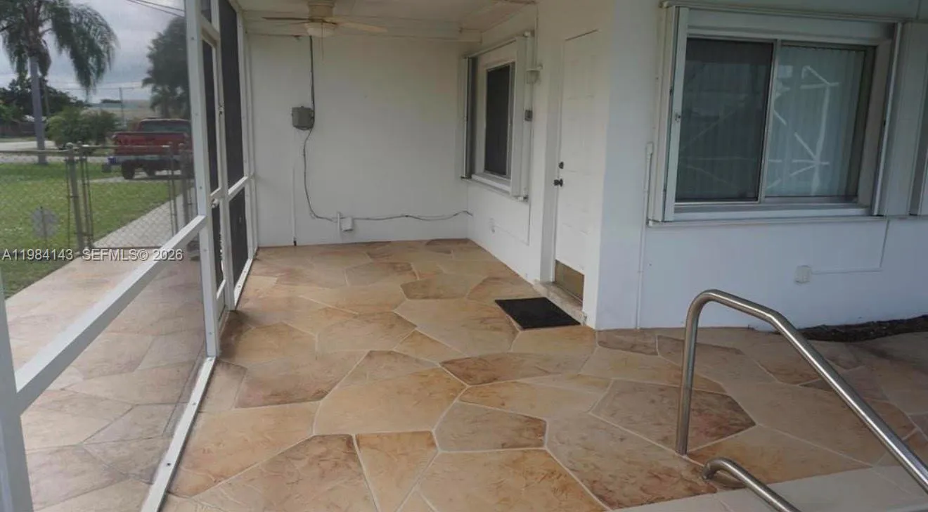 328 Riverdale Rd, Palm Springs FL 33461