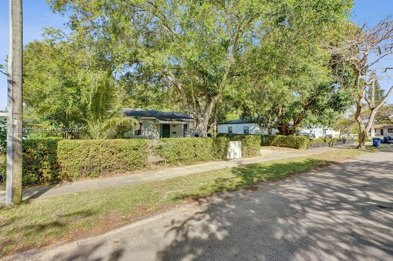 6420 SW 58th Pl, South Miami FL 33143