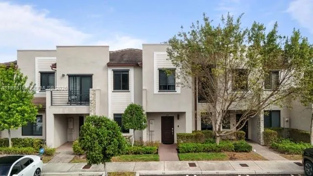 3 bedroom 2 bath for sale at 325 NE 208th Ter, Miami FL 33179