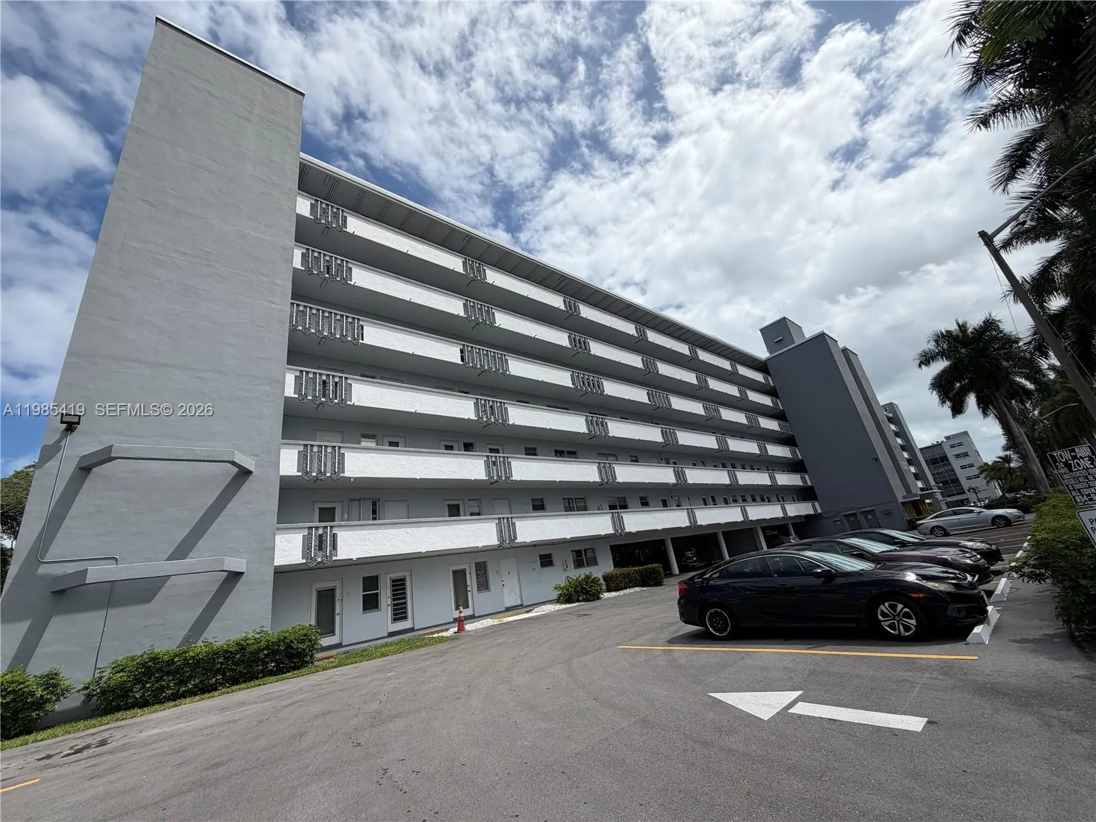 2 bedroom 2 bath for sale at 1000 NE 14th Ave # 201, Hallandale Beach FL 33009