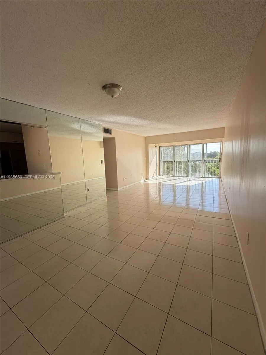 2 bedroom 2 bath for sale at 9180 Fontainebleau Blvd # 401, Miami FL 33172