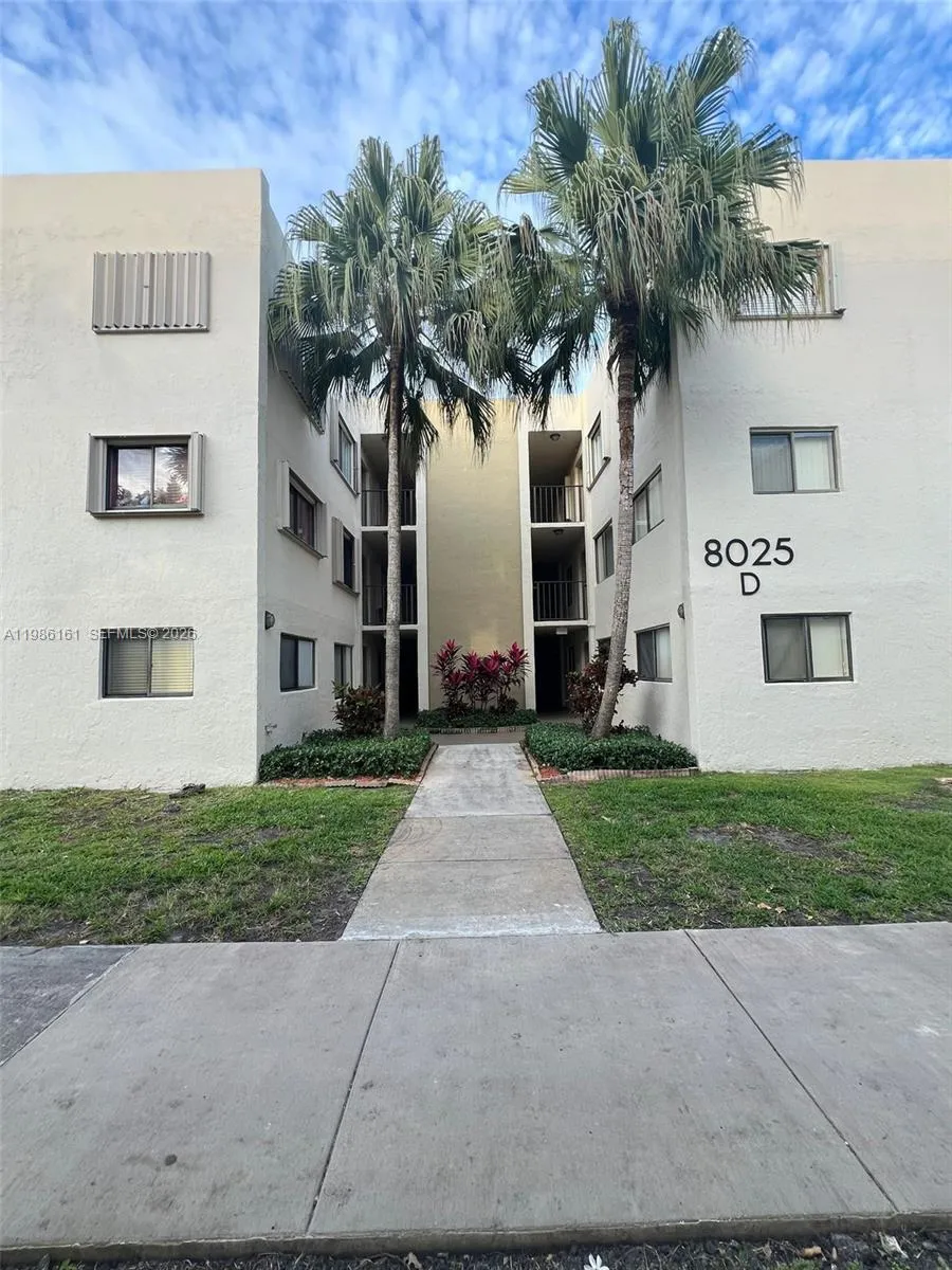 3 bedroom 2 bath for sale at 8025 SW 107th Ave # 118, Miami FL 33173