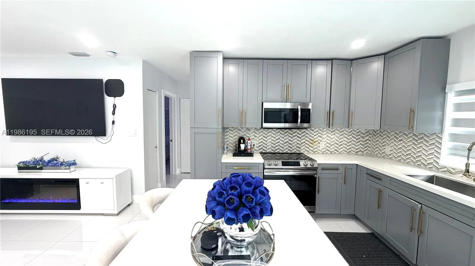 3 bedroom 2 bath for sale at 14401 Boggs Dr, Miami FL 33176