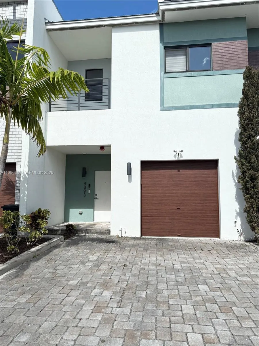 3 bedroom 2 bath for sale at 4393 NW 9th St, Plantation FL 33317