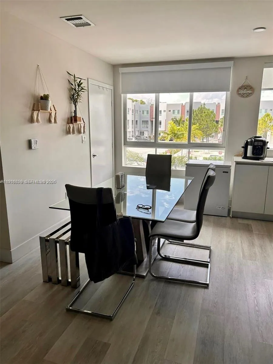 3 bedroom 2 bath for sale at 2561 NE 193rd St # 1201, Miami FL 33180