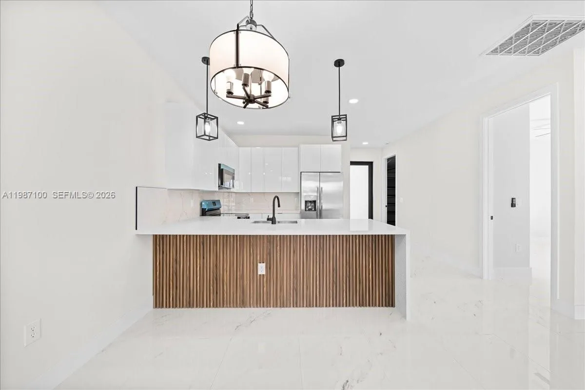 1202 NE 8th PL, Cape Coral FL 33909