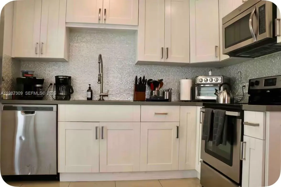 601 NW 116th St, Miami FL 33168