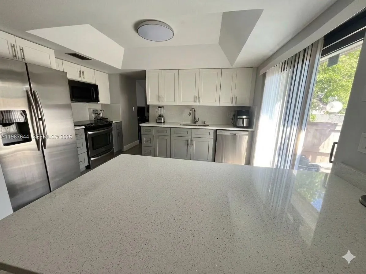 3931 SW 84th Ter, Davie FL 33328