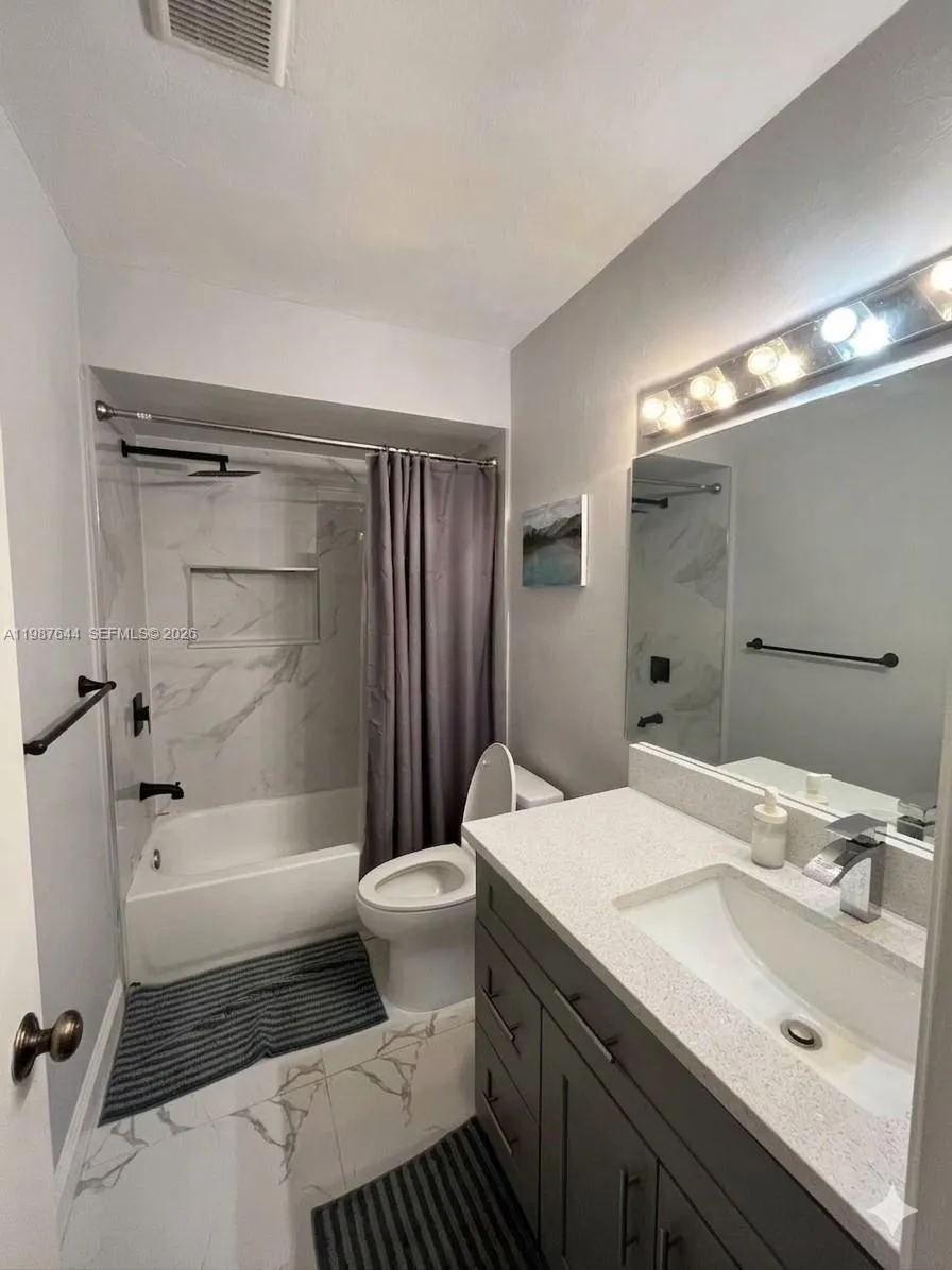 3931 SW 84th Ter, Davie FL 33328