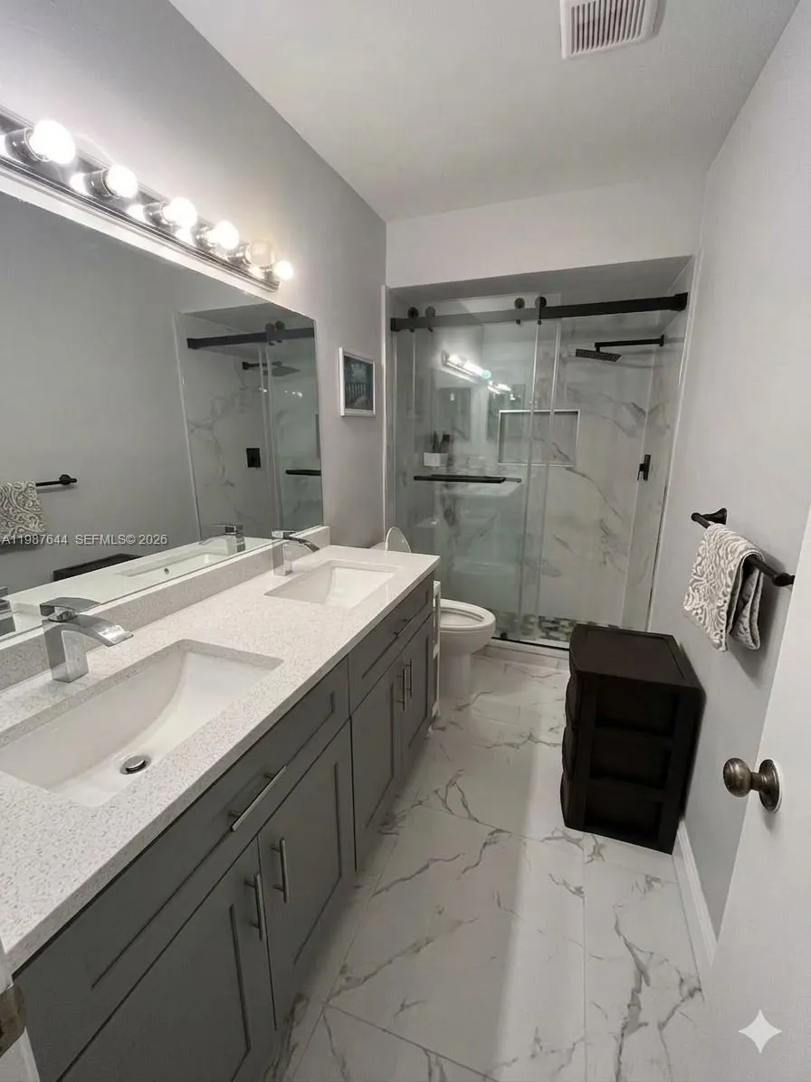 3931 SW 84th Ter, Davie FL 33328