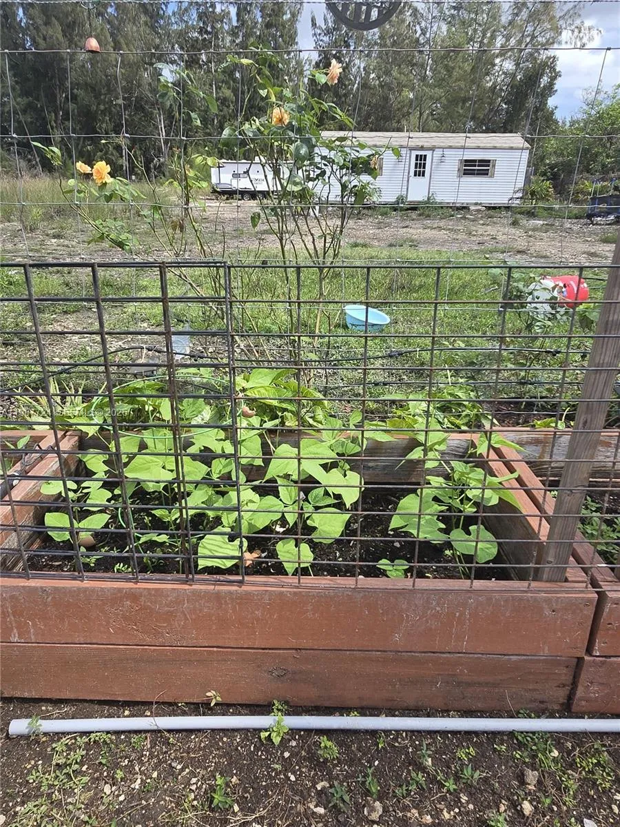 208 AVE, Miami FL 33196