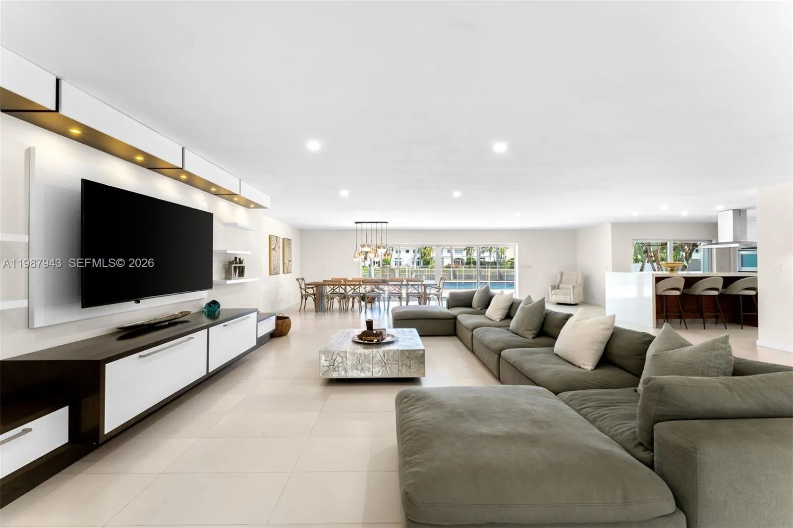 4 bedroom 4 bath for sale at 1525 Diplomat Pkwy, Hollywood FL 33019