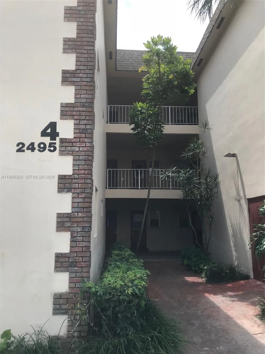 1 bedroom 1 bath for sale at 2495 SW 82nd Ave # 304, Davie FL 33324