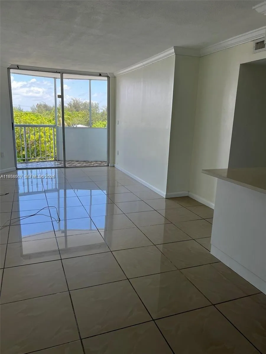 1990 Marseille Dr # 402, Miami Beach FL 33141