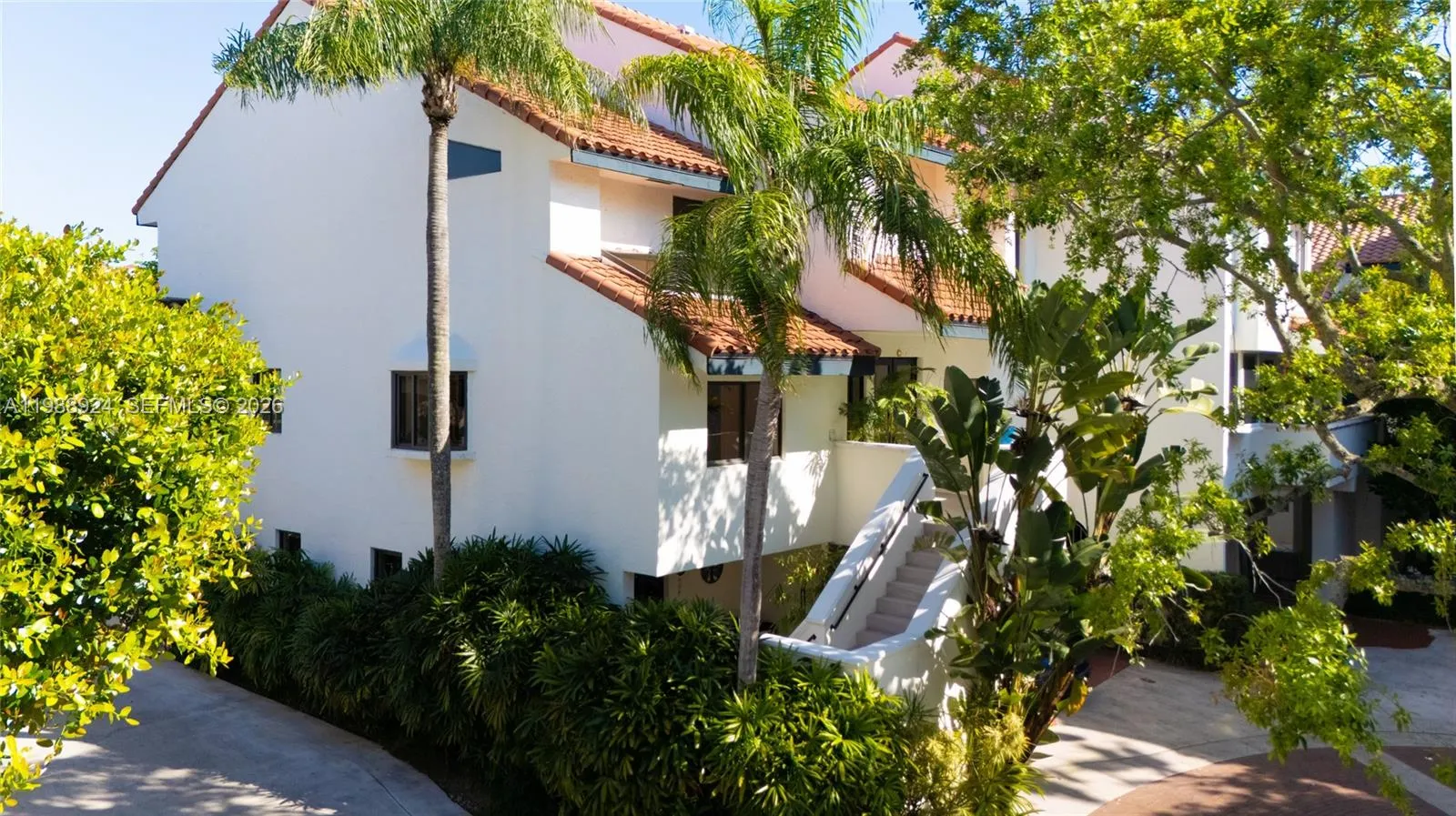 2000 S Bayshore Dr # 24, Miami FL 33133