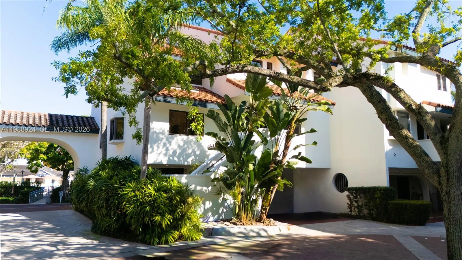 2000 S Bayshore Dr # 24, Miami FL 33133