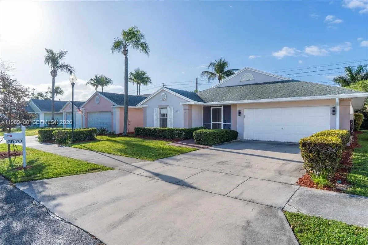 2570 SE 7th Pl, Homestead FL 33033