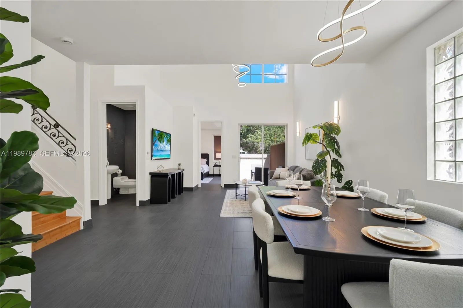 1251 Hayes St, Hollywood FL 33019