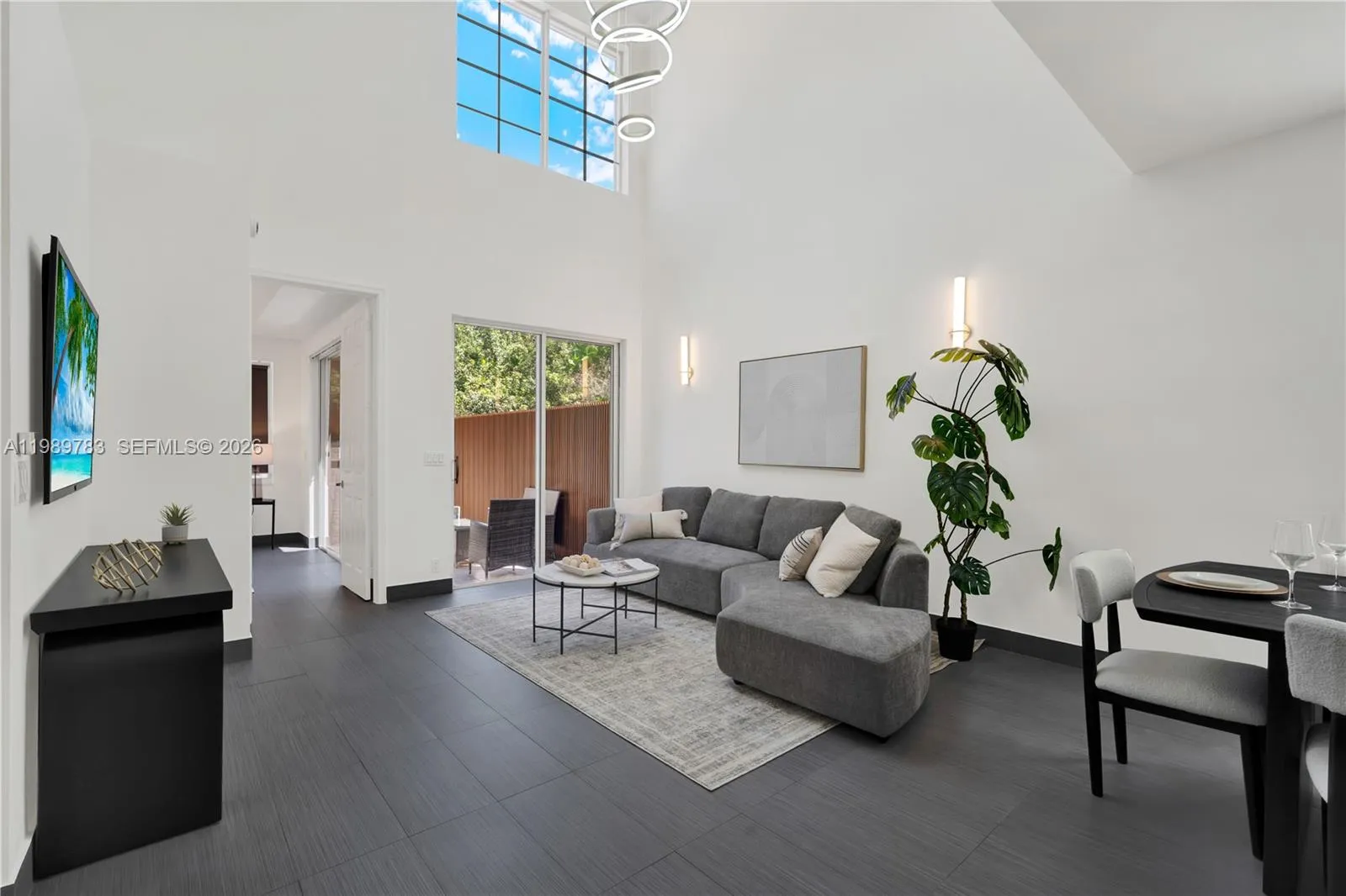 1251 Hayes St, Hollywood FL 33019