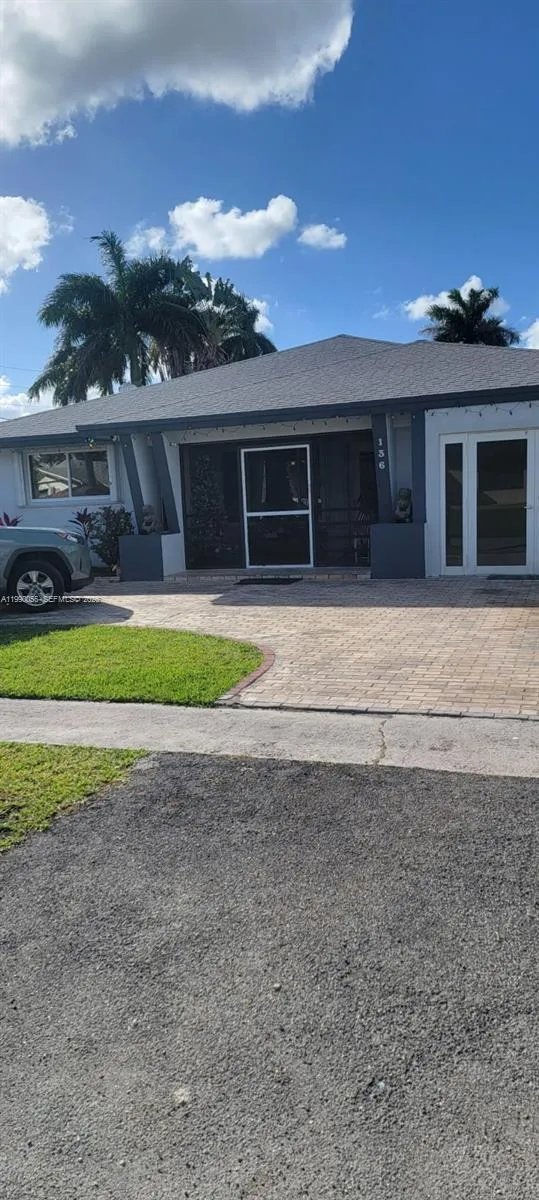 3 bedroom 2 bath for sale at 136 SE 2nd Ct, Dania Beach FL 33004